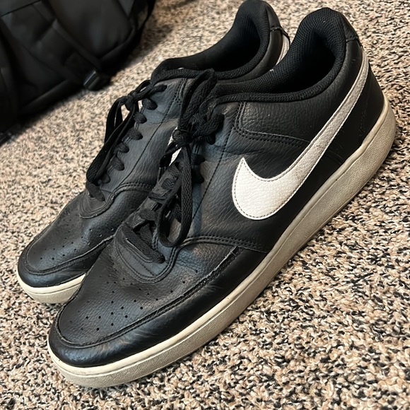 Nike shoes - Picture 2 of 3